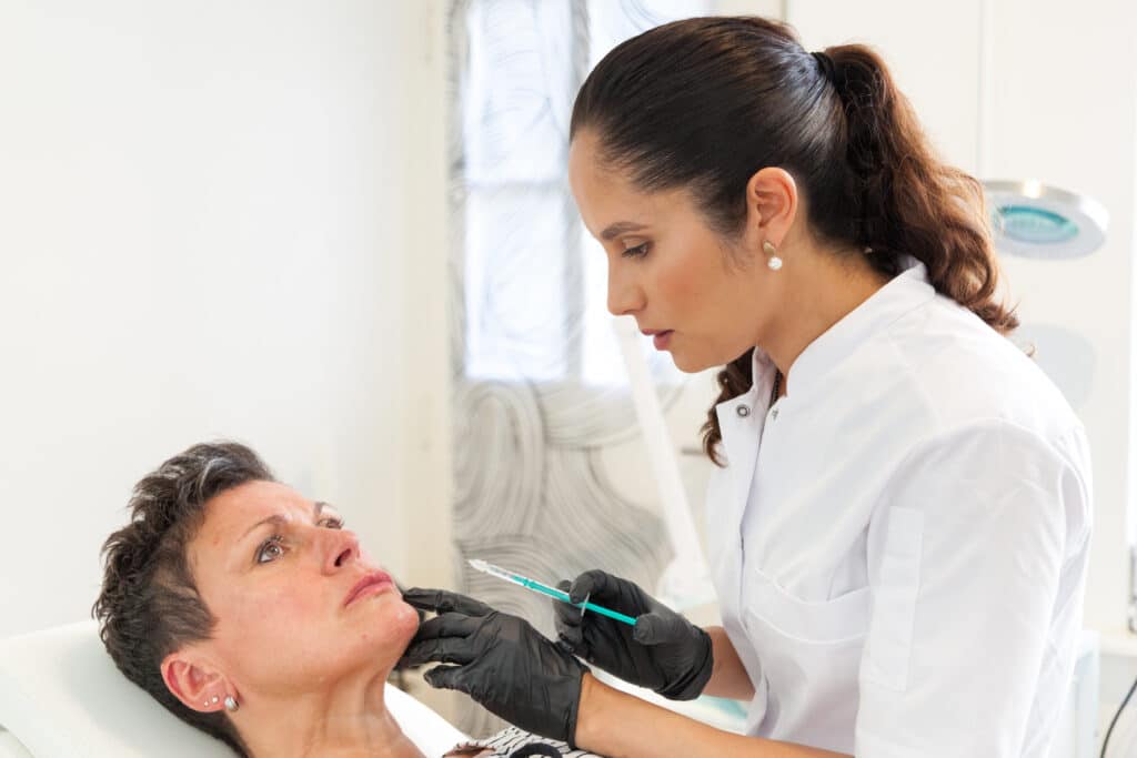 Afhangende mondhoeken behandelen met Botox